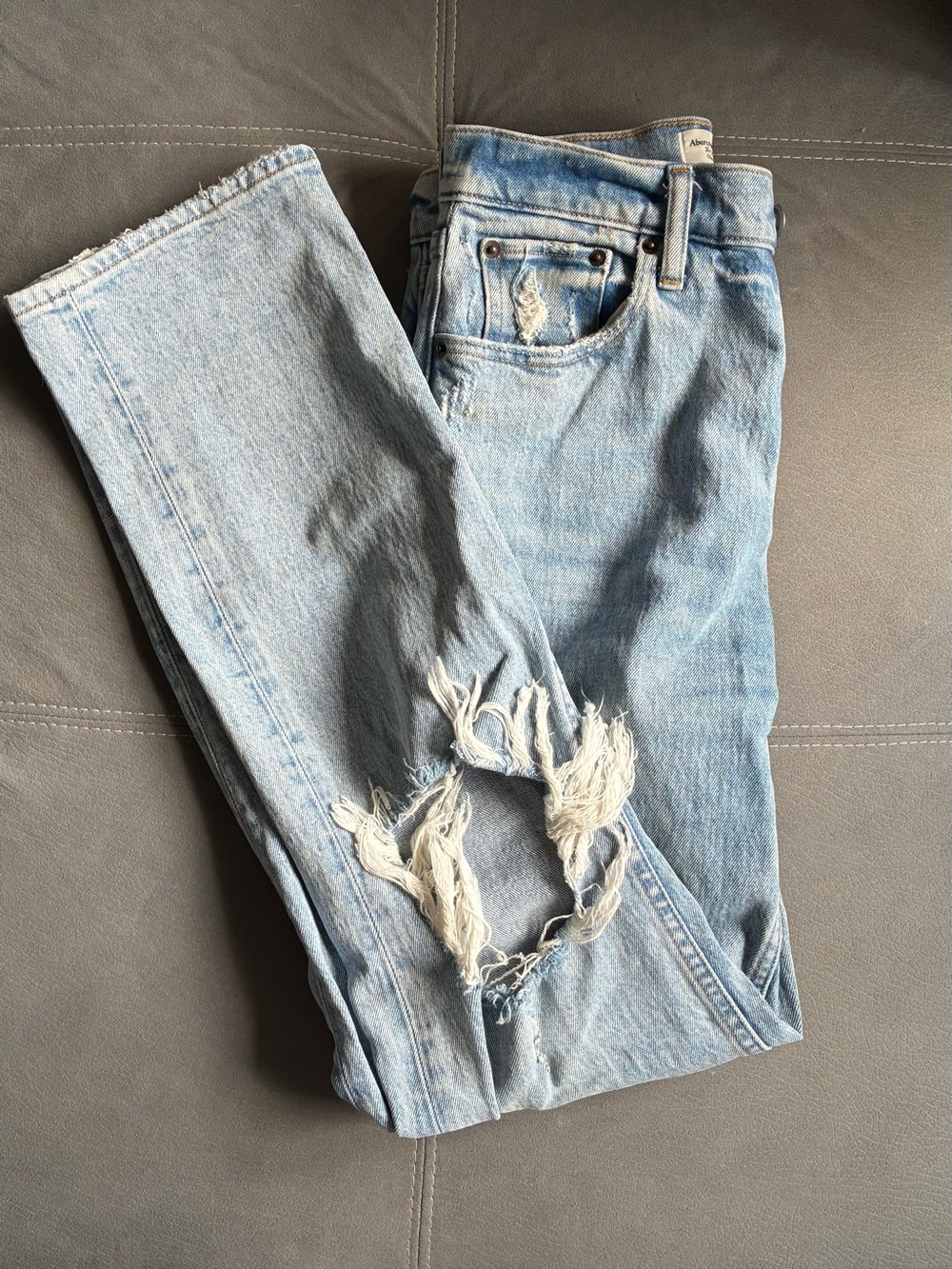Abercrombie & Fitch 90s Ultra High Rise Straight Jeans - Size 25 - Picture 2 of 3